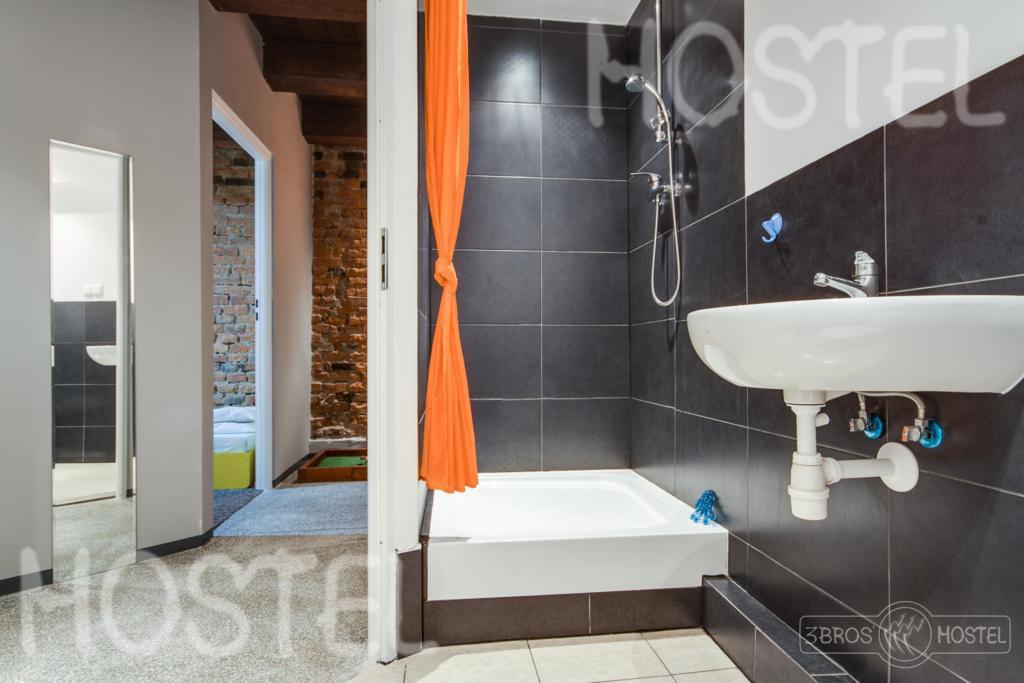 3 Bros' Hostel Cieszyn Cieszyn  Buitenkant foto